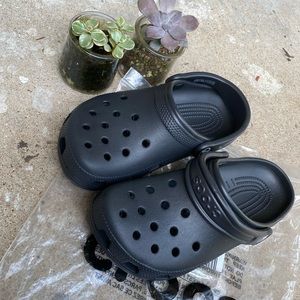 Black Crocs Size men’s size 4/women’s size 6